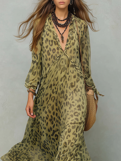 Robe longue bohème en chiffon vert olive à imprimé léopard et manches longues