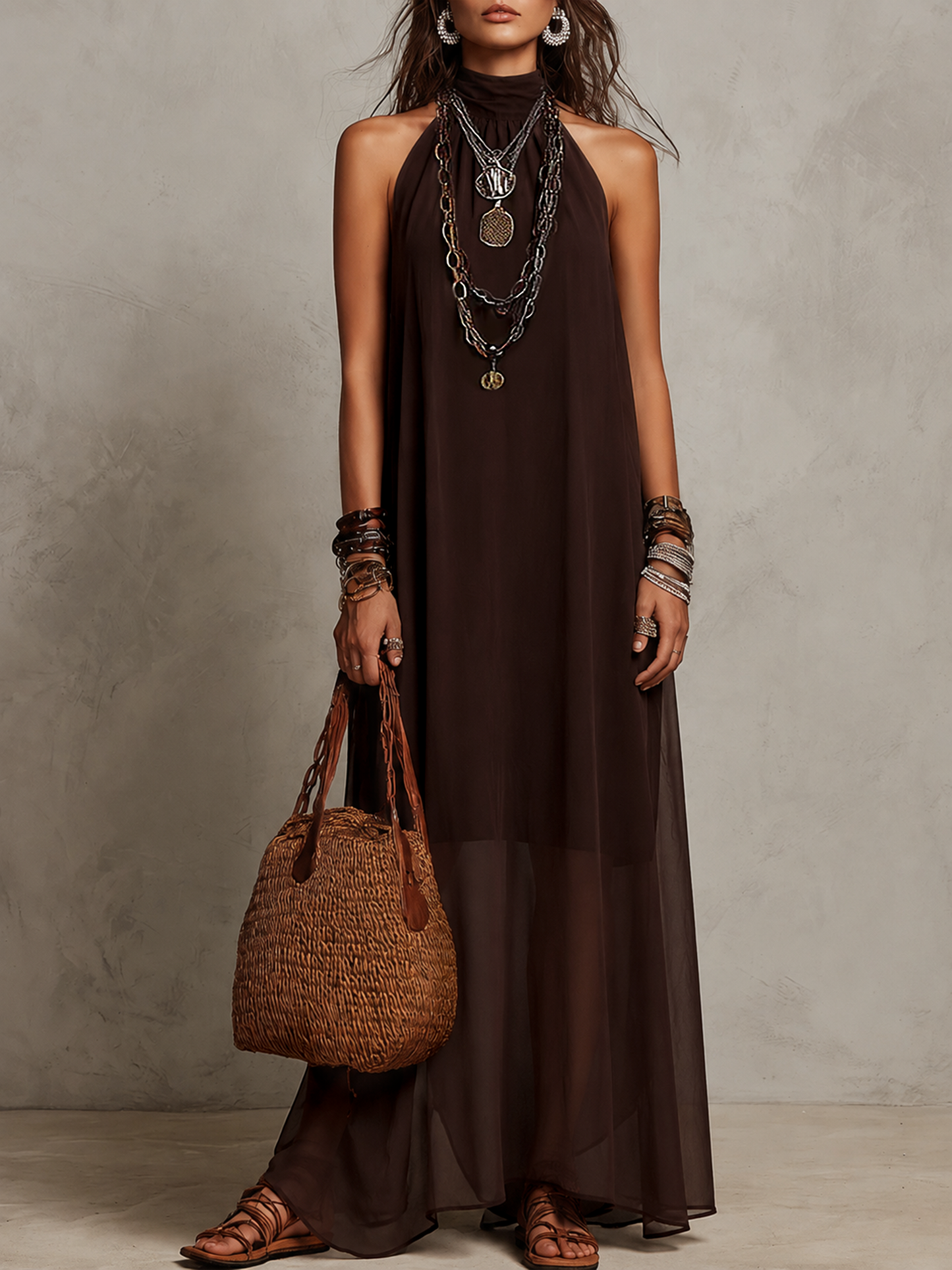 Robe longue minimaliste à col halter marron foncé