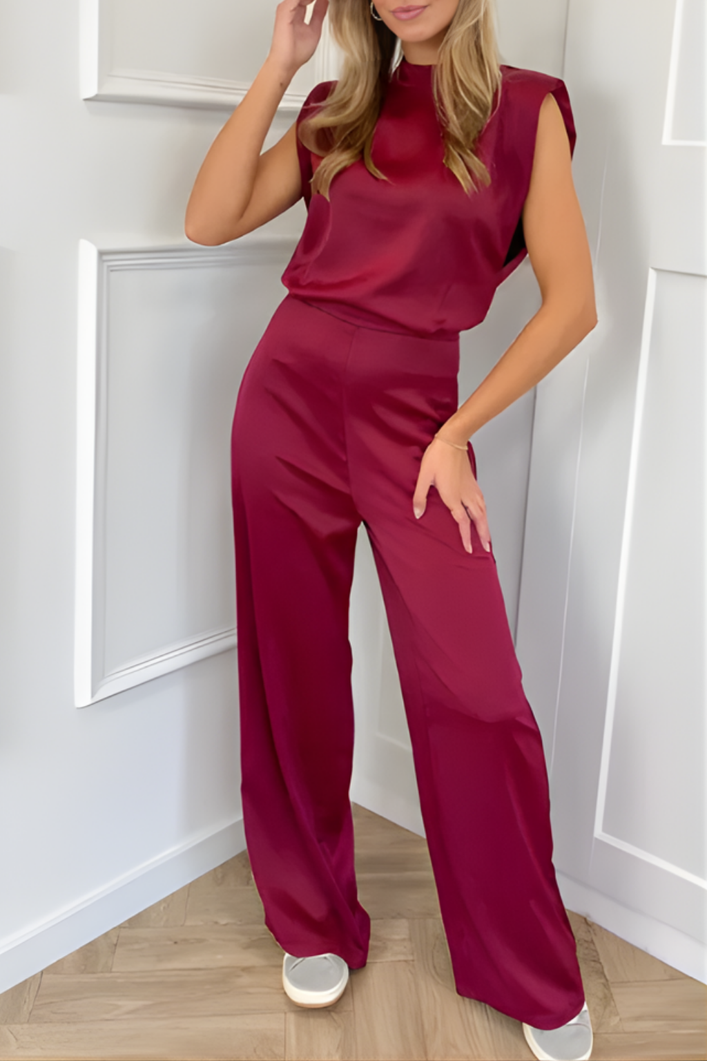 Combinaison chic à col montant et jambes larges pour occasions formelles