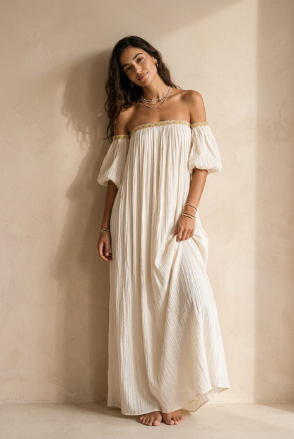 Robe maxi bohème ivoire plissée épaules dénudées