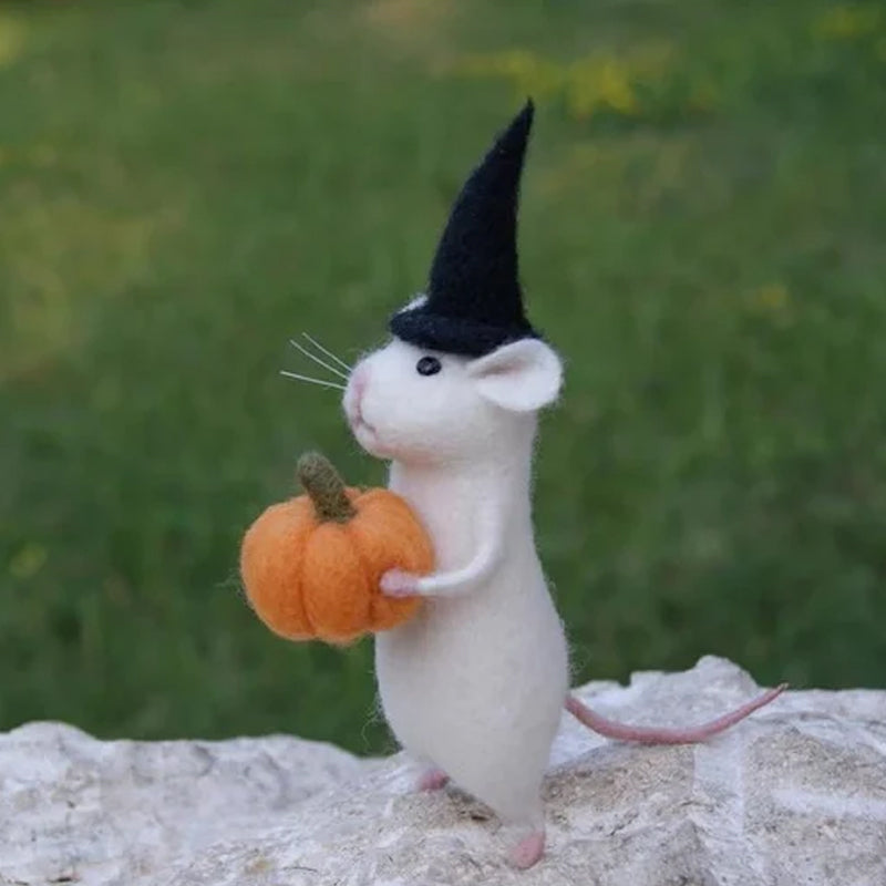Handcrafted Felt Pumpkin Mouse Ornament for Halloween Seasonal Home and Festive Decor
