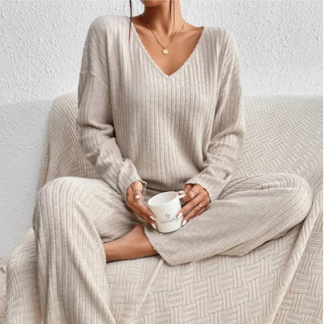 KATHY Ribbed Knitted 2-Piece Loungewear Set – Comfortable Sweater & Pants