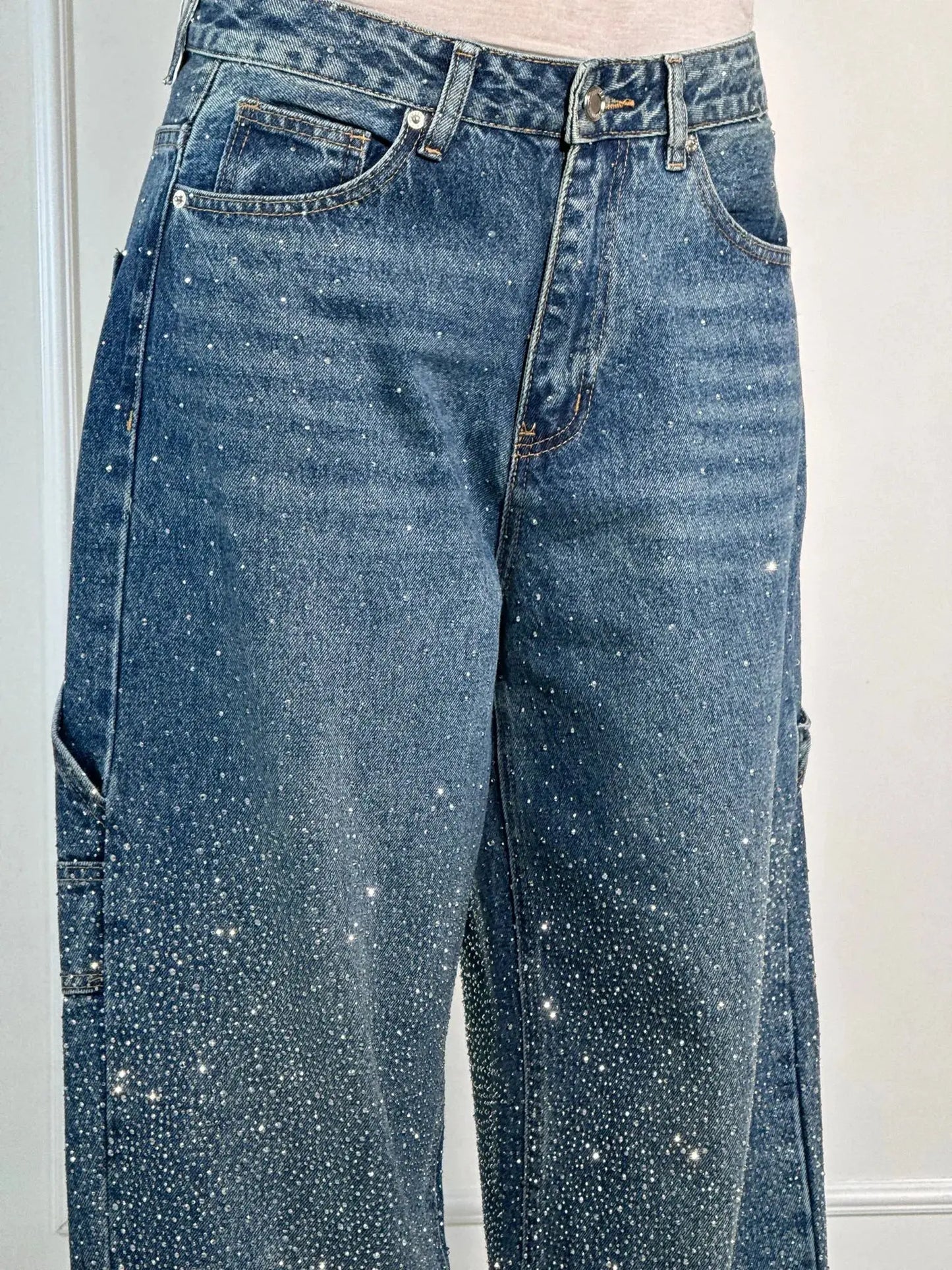 Jean droit décontracté en denim bleu glamour avec détails en strass - Coupe décontractée