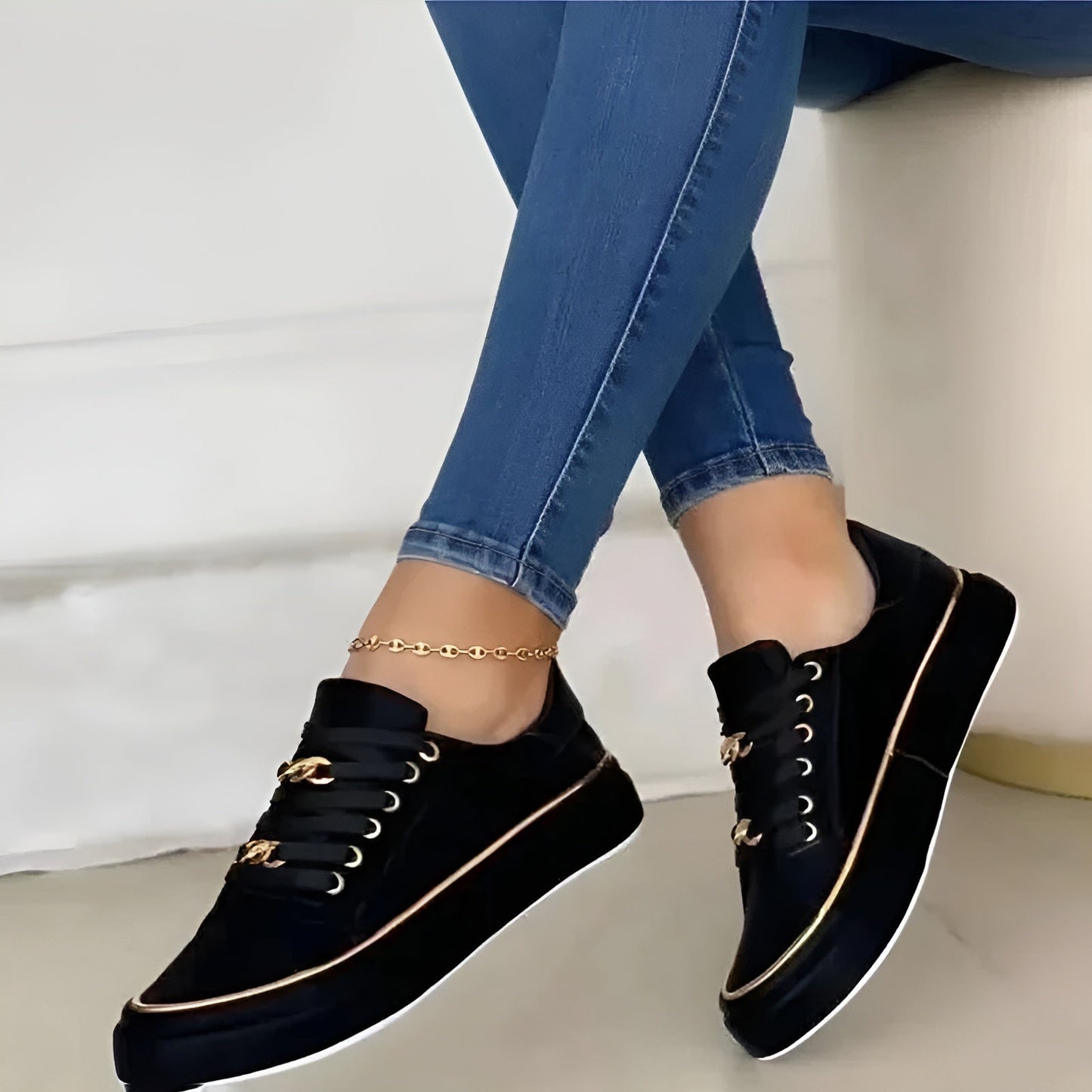 Alexya Stylish Orthopedic Women’s Sneakers with Golden Accents and Shock-Absorbing Support