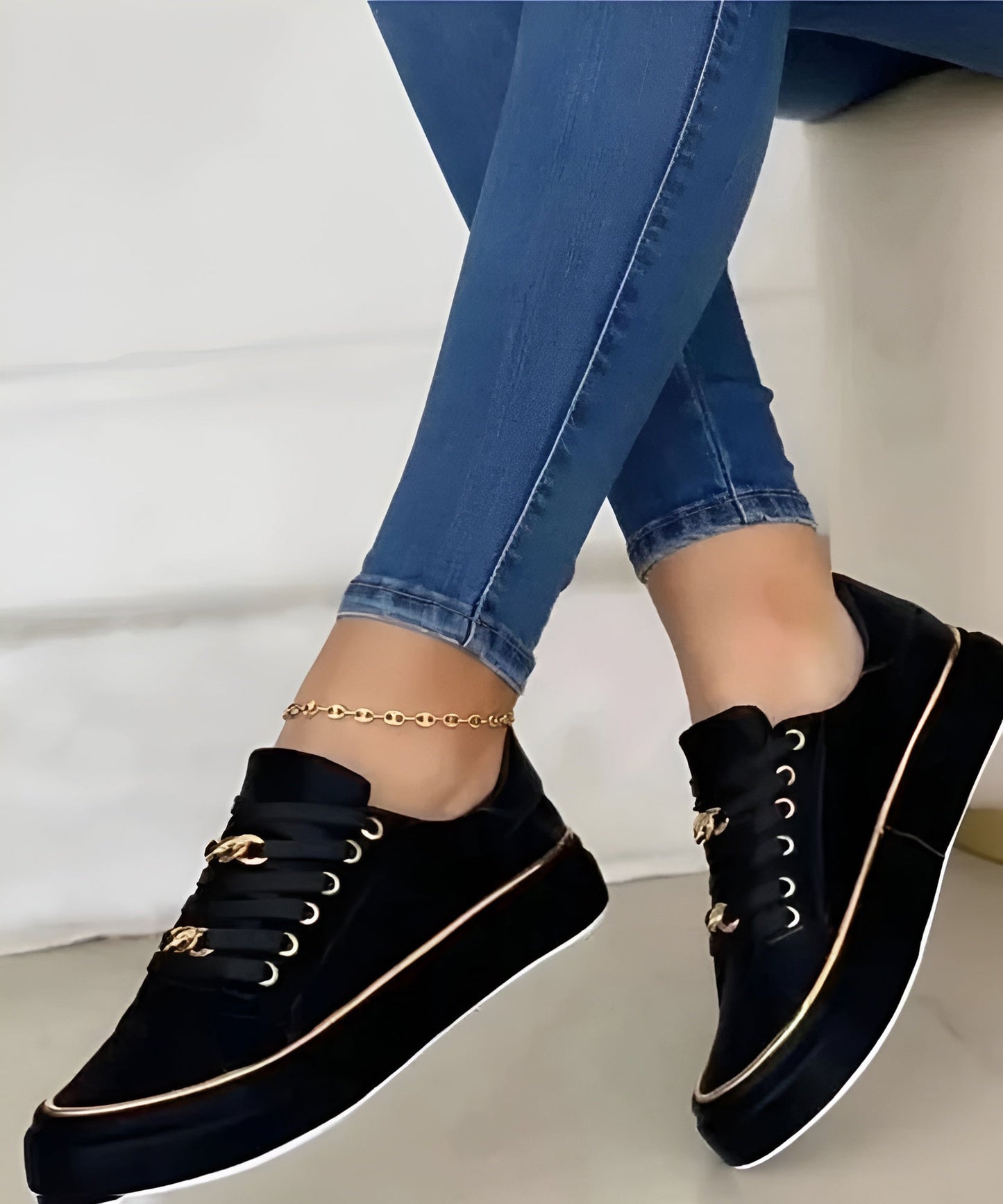 Alexya Stylish Orthopedic Women’s Sneakers with Golden Accents and Shock-Absorbing Support