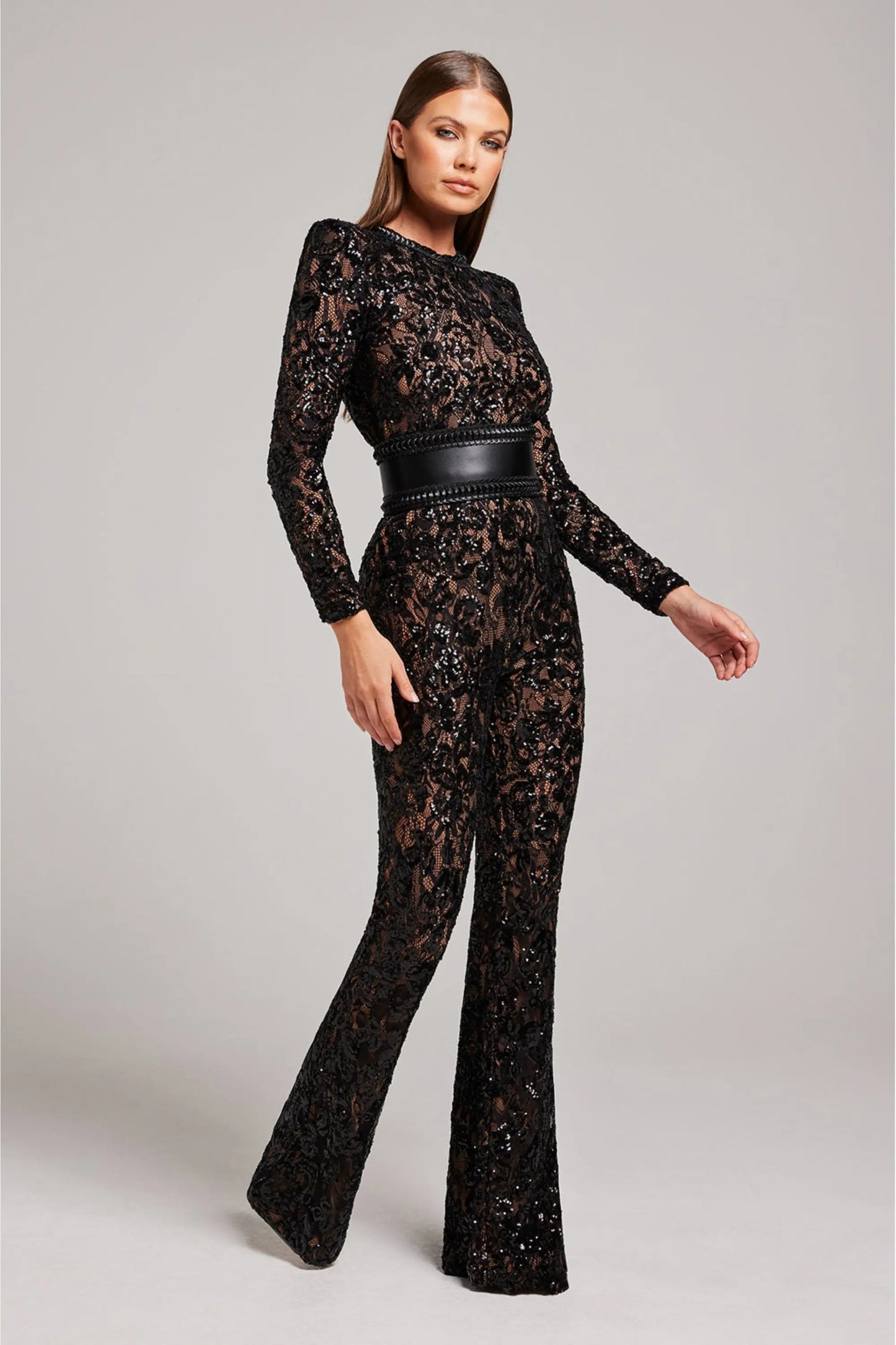 Combinaison longue transparente à manches longues ornée de sequins floraux et taille ceinturée