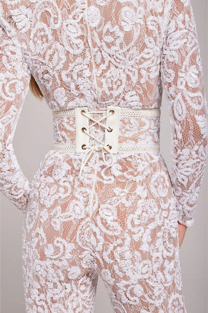 Combinaison longue transparente à manches longues ornée de sequins floraux et taille ceinturée
