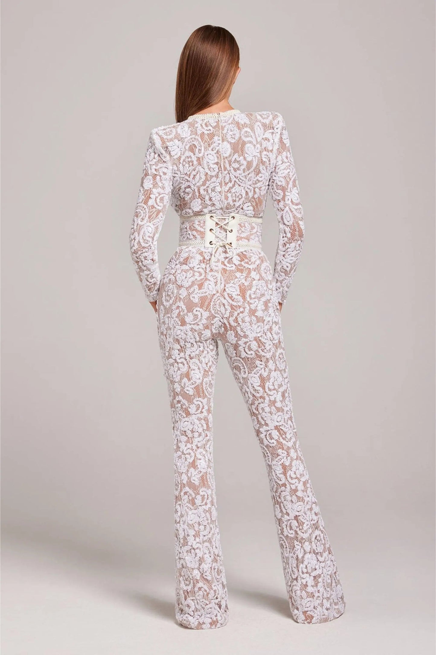 Combinaison longue transparente à manches longues ornée de sequins floraux et taille ceinturée