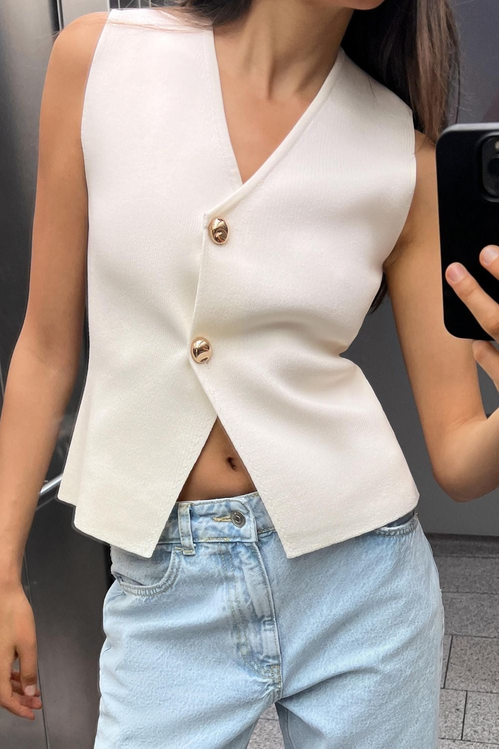 Women's Button-Front V-Neck Sleeveless Top